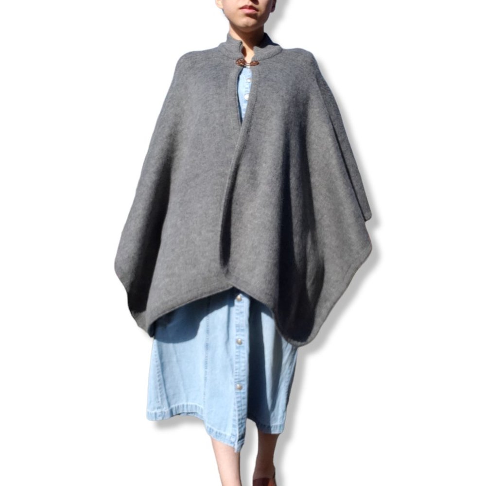 Maqui Grey 100% Wool Knit Grey Cape Shawl Poncho Wrap One Size
